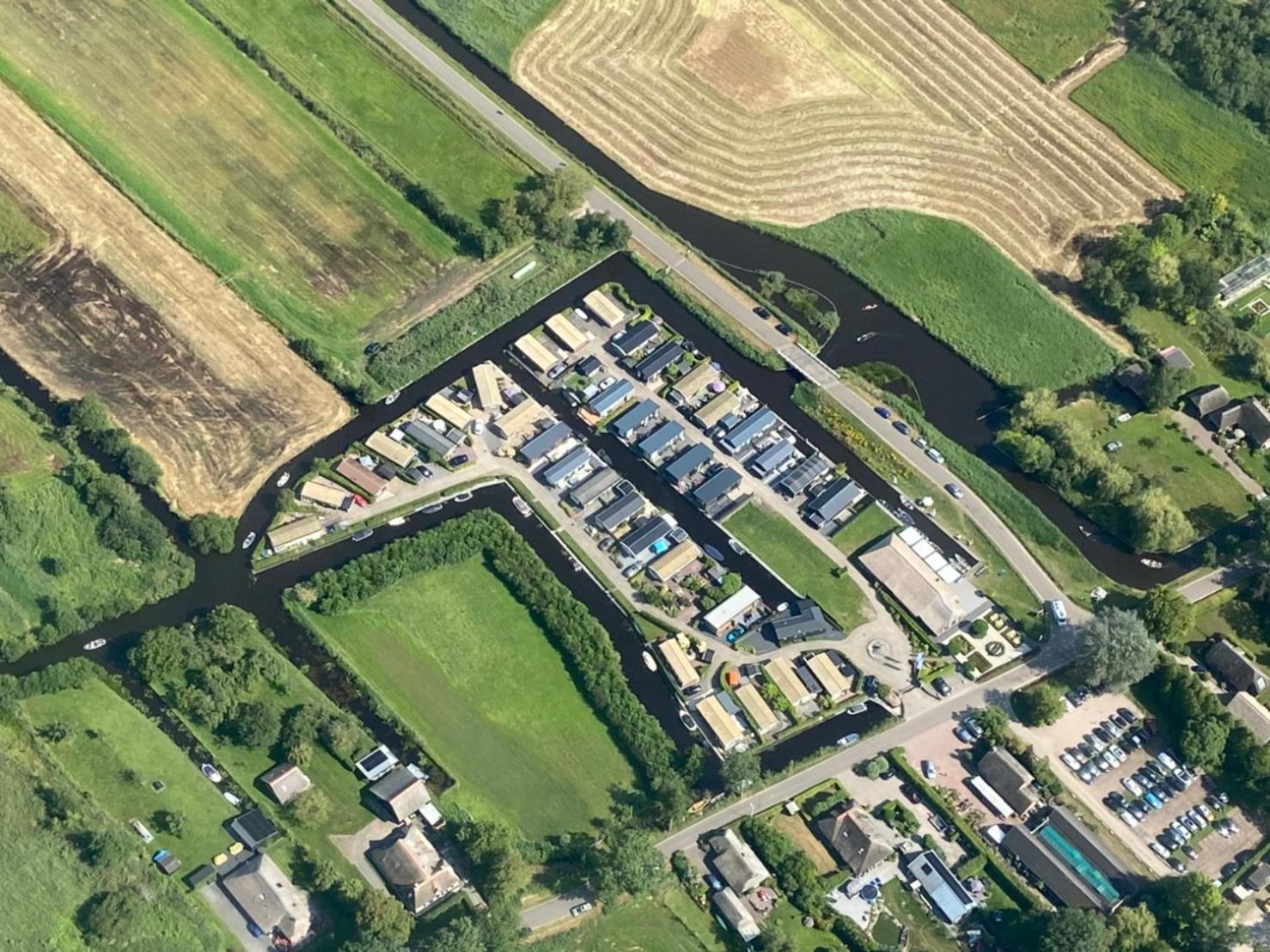 Giet Oan Gelegen Op Resort Venetie Giethoorn Exterior foto